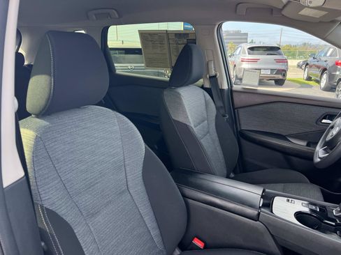 Used 2023 Nissan Rogue SV FWD image 29