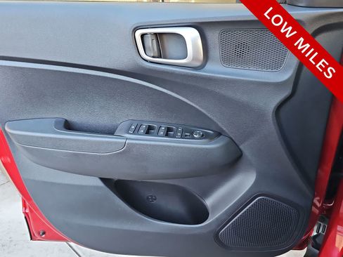 Used 2025 Hyundai Venue SEL FWD image 26