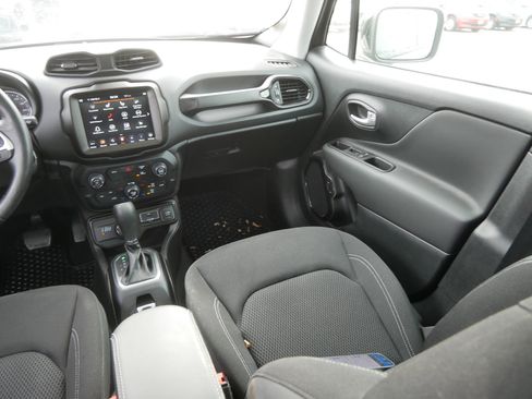 Used 2023 Jeep Renegade Altitude w/ Sun/Sound Group AWD/4WD image 11