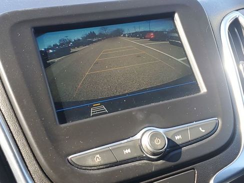 Used 2019 Chevrolet Equinox LT image 17