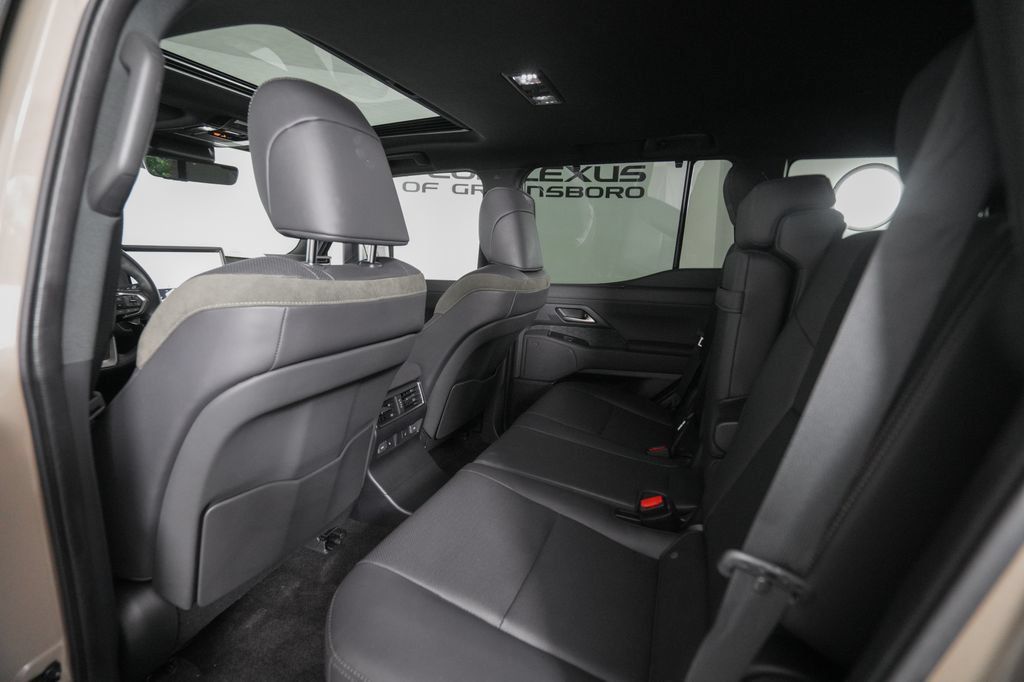 Used 2024 Lexus GX 550 AWD/4WD image 13