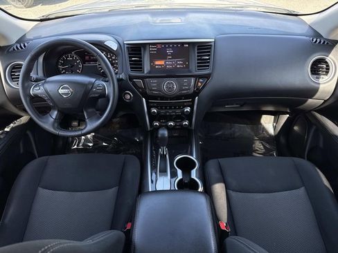 Used 2019 Nissan Pathfinder SV image 21