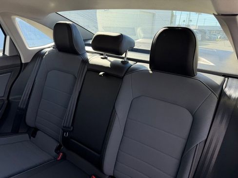 Certified 2025 Volkswagen Jetta SE w/ Black Wheel Package image 18