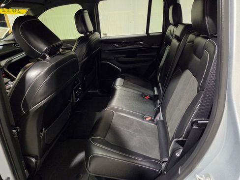 Certified 2022 Jeep Grand Cherokee Altitude image 11