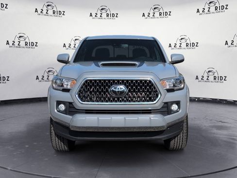 Used 2019 Toyota Tacoma TRD Sport AWD/4WD image 2