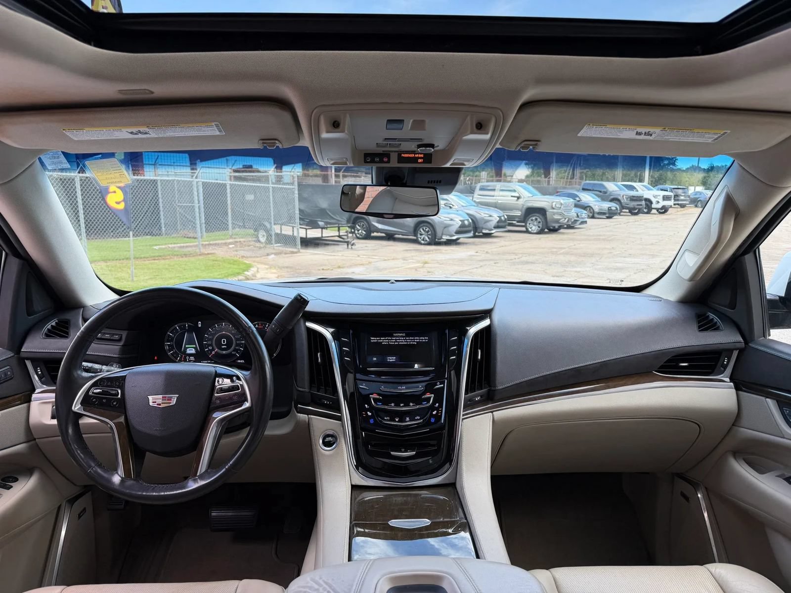 Used 2018 Cadillac Escalade ESV Luxury RWD image 22