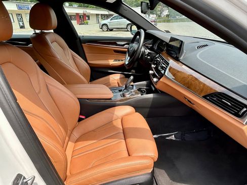 Used 2018 BMW 530i xDrive image 18