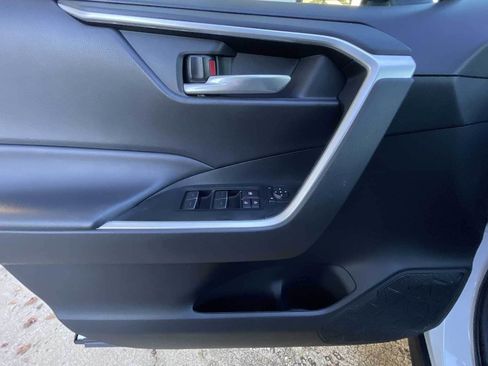 Used 2024 Toyota RAV4 SE image 21