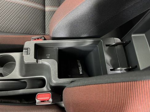 New 2025 Nissan Versa SR w/ Trunk Package image 28