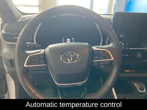 Used 2025 Toyota Highlander XSE AWD/4WD image 5