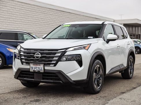 Used 2024 Nissan Rogue SV FWD image 3