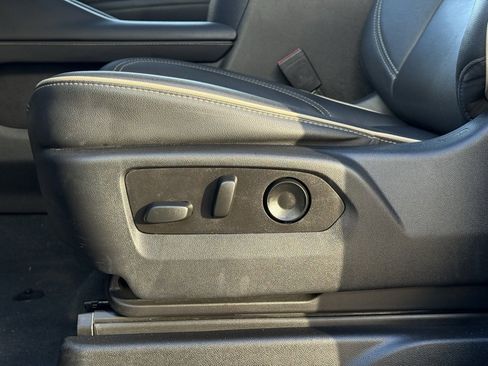 Used 2022 GMC Yukon XL SLT image 12