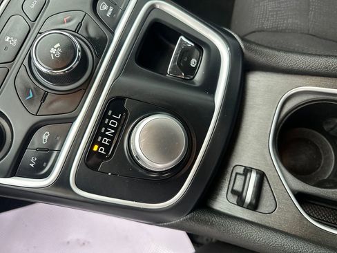 Used 2015 Chrysler 200 Limited w/ Convenience Group image 24