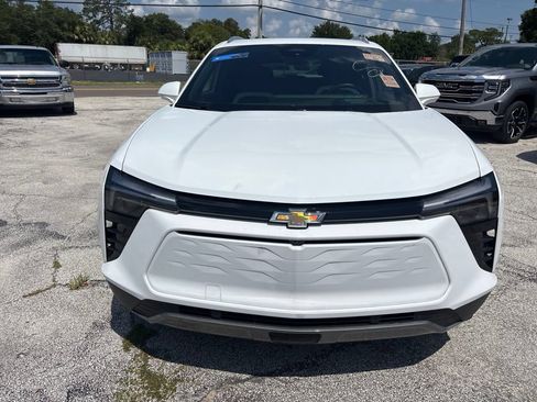 Used 2025 Chevrolet Blazer EV LT AWD/4WD image 2