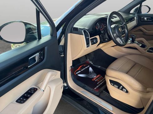 Used 2019 Porsche Cayenne AWD/4WD image 11