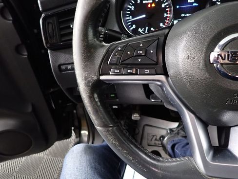 Used 2017 Nissan Rogue SV image 26