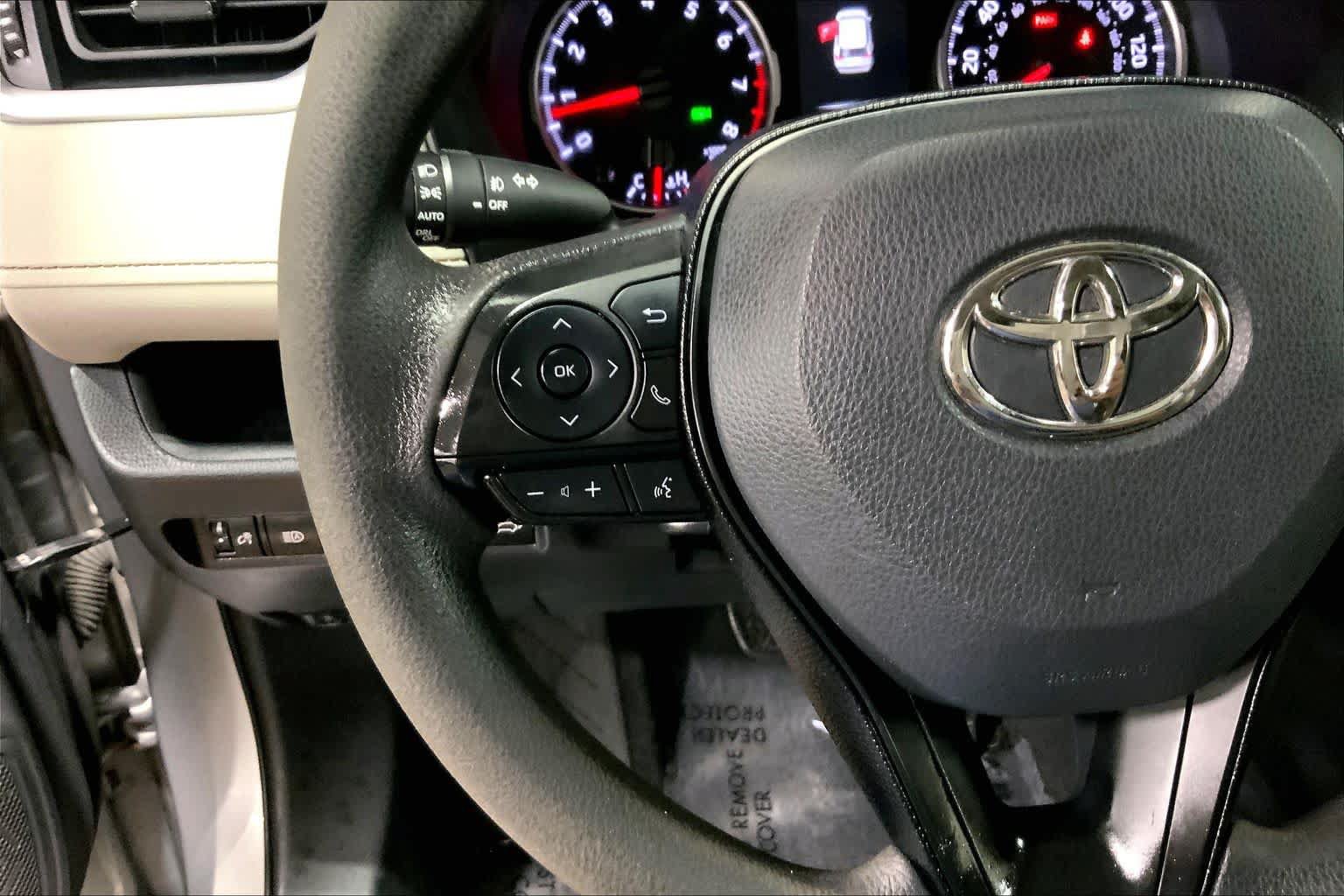 Used 2020 Toyota RAV4 XLE w/ Convenience Package AWD/4WD image 24