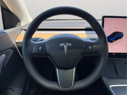 Used 2022 Tesla Model Y Long Range AWD/4WD image 23