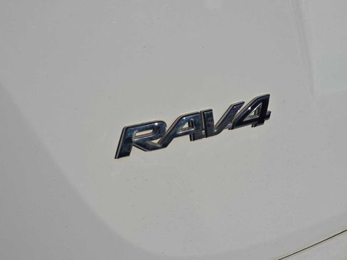 Used 2016 Toyota RAV4 LE FWD image 11
