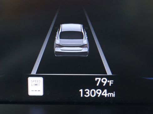 Used 2025 Hyundai Elantra Sport image 29