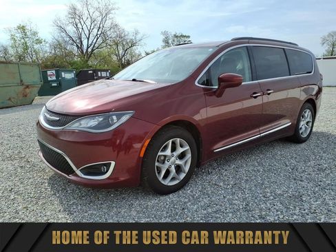 Used 2017 Chrysler Pacifica Touring-L w/ Tire & Wheel Group FWD image 4