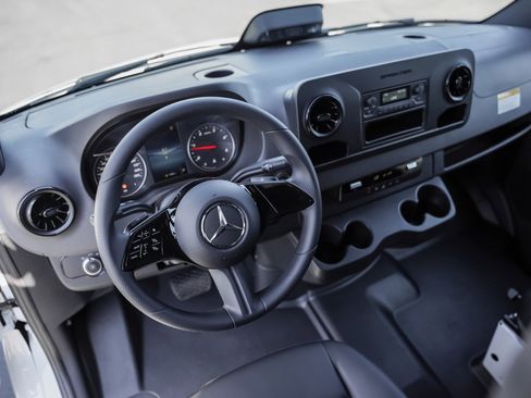 New 2025 Mercedes-Benz Sprinter 2500 image 19