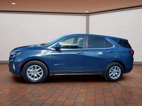Used 2024 Chevrolet Equinox LT FWD image 2