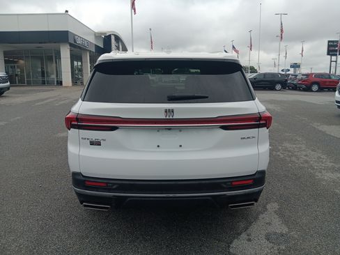 Used 2025 Buick Enclave Preferred FWD image 5