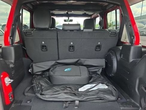 Used 2022 Jeep Wrangler Unlimited Sahara w/ Cold Weather Group AWD/4WD image 7