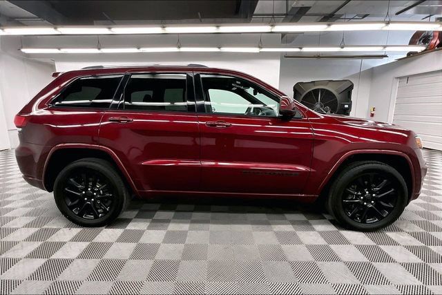 Used 2020 Jeep Grand Cherokee Altitude AWD/4WD image 15
