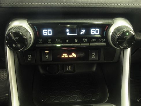 Used 2023 Toyota RAV4 XLE Premium image 17