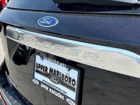Certified 2024 Ford Explorer Platinum w/ Technology Package AWD/4WD image 8