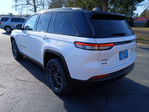 New 2025 Jeep Grand Cherokee Limited image 10