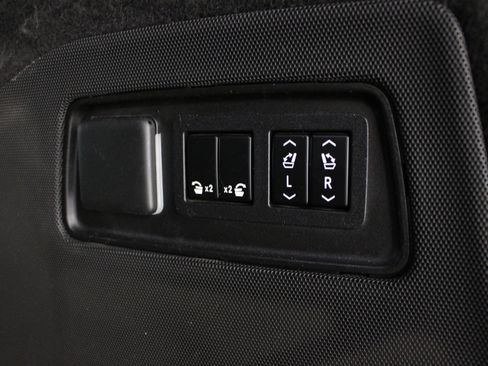 Used 2022 Cadillac Escalade ESV Sport Platinum AWD/4WD image 27