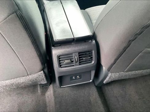 Used 2023 Nissan Rogue SV FWD image 31