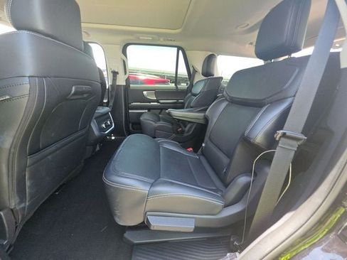 Used 2025 Ford Expedition Platinum AWD/4WD image 18