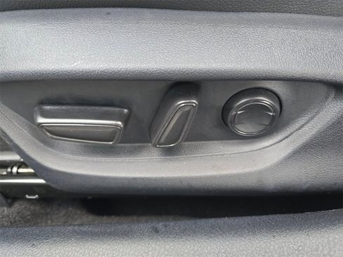 Used 2025 Toyota Camry SE image 19