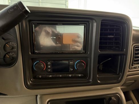 Used 2006 GMC Sierra 2500 SLT w/ Heavy-Duty Power Package AWD/4WD image 19