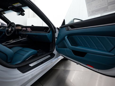 New 2026 Porsche 911 Carrera image 18