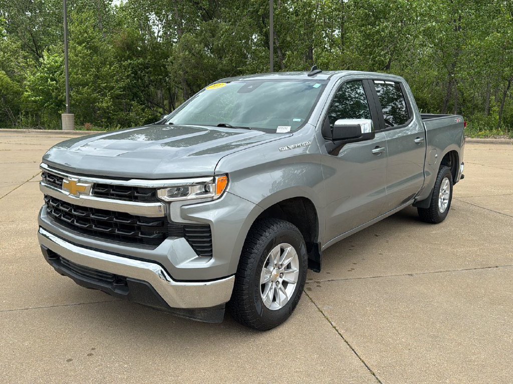 Used 2025 Chevrolet Silverado 1500 LT AWD/4WD image 1