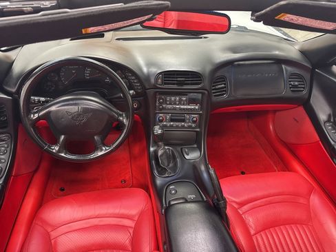 Used 2000 Chevrolet Corvette Coupe w/ Roof Pkg image 13