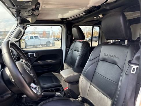 Used 2022 Jeep Wrangler Unlimited Sahara w/ Cold Weather Group image 19