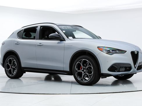 New 2025 Alfa Romeo Stelvio Sprint w/ Veloce Package AWD/4WD image 7