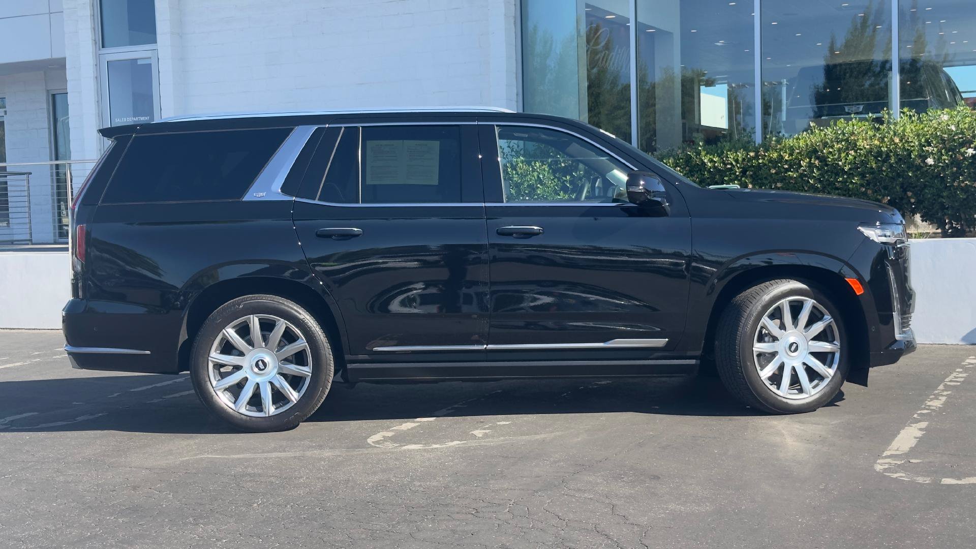 Certified 2024 Cadillac Escalade Premium Luxury Platinum AWD/4WD image 3