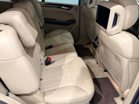 Used 2015 Mercedes-Benz GL 450 4MATIC w/ Appearance Package image 21