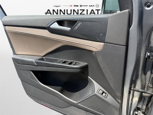 Used 2022 Volkswagen Taos SEL image 28