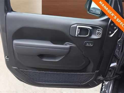 New 2025 Jeep Gladiator Sport image 10