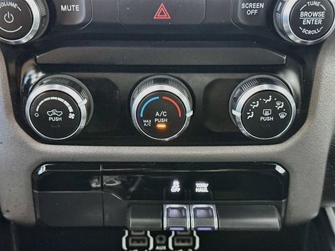 Used 2020 RAM 1500 Big Horn AWD/4WD image 18
