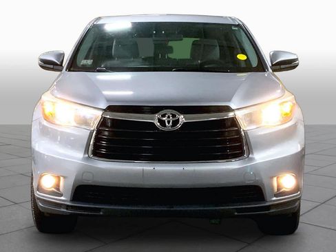 Used 2016 Toyota Highlander Plus AWD/4WD image 4