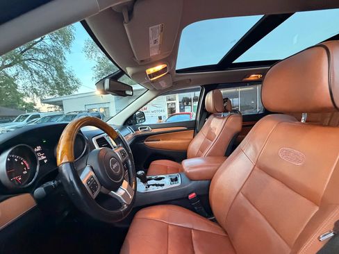 Used 2013 Jeep Grand Cherokee Overland AWD/4WD image 9